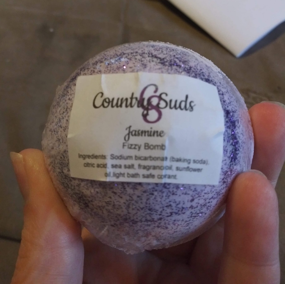 Fizzy bath bombs